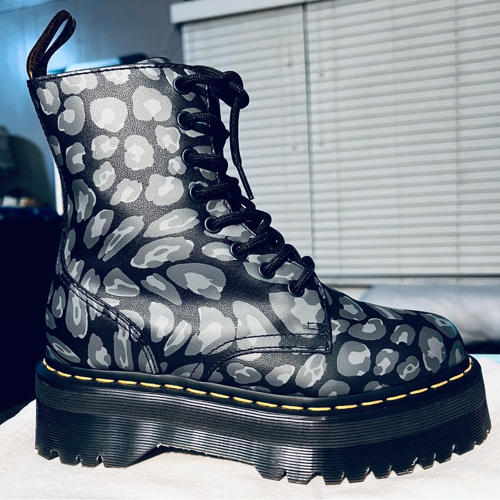 🚫SOLD!🚫NWOT |•DR. MARTENS•| JADON Black & Grey Cheetah Print Boots - Picture 2 of 15